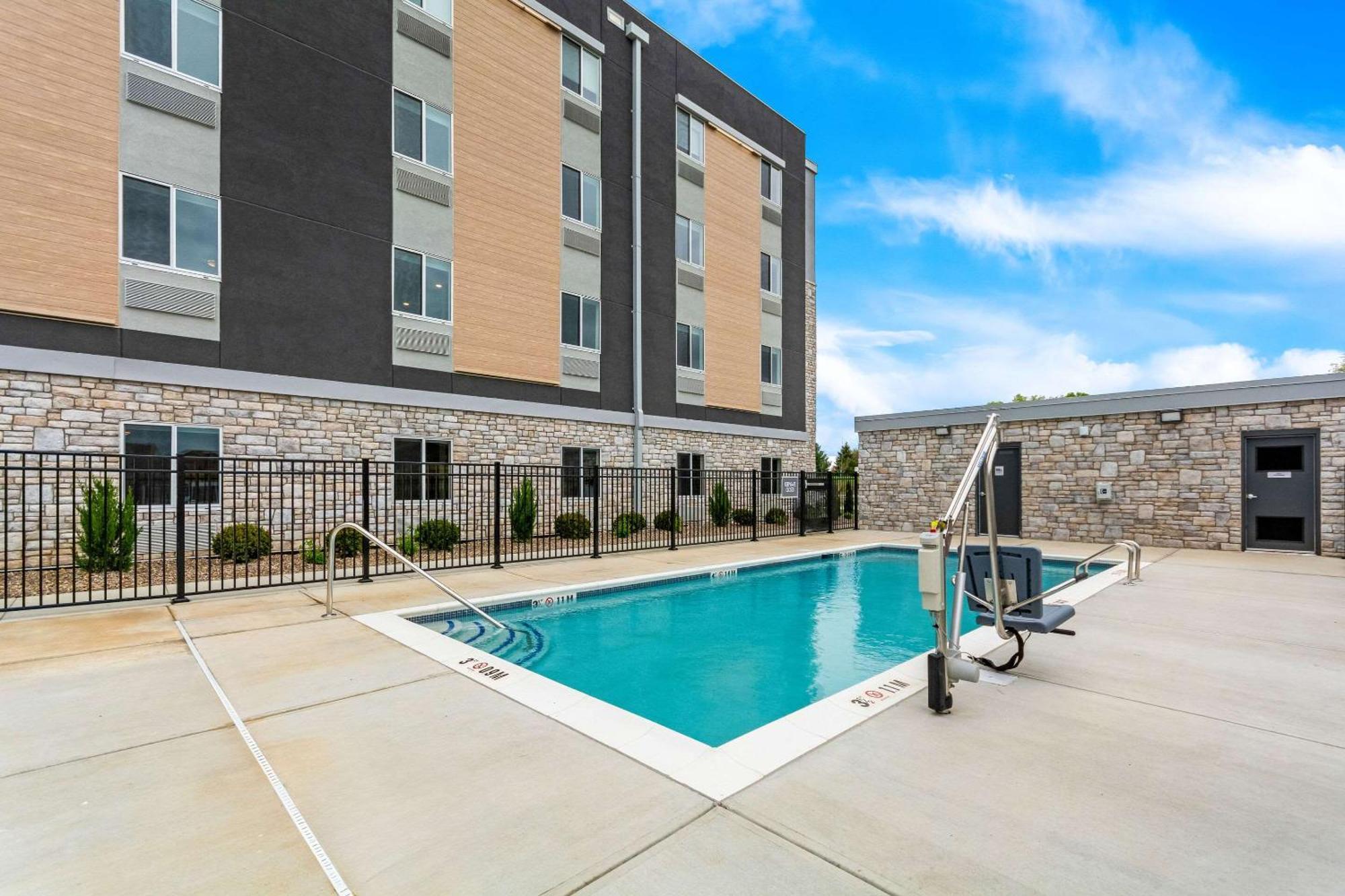 Everhome Suites Lexington - Horse Park 외부 사진